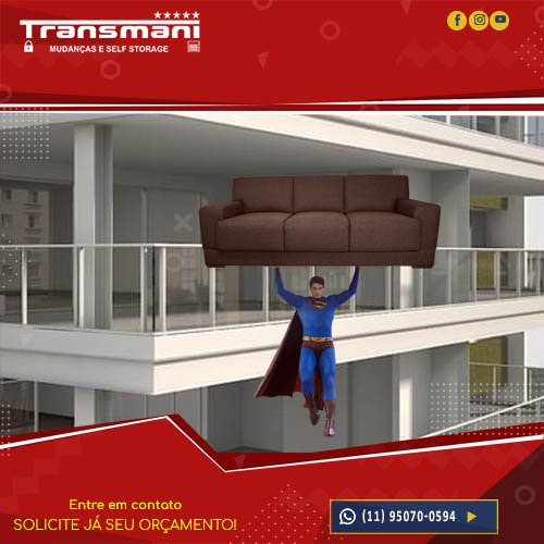 superman segurando um sofá e levando para uma sacada de um prédio