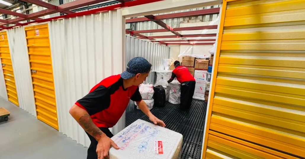 Qual o melhor guarda-móveis de São Paulo? Conheça a Transmani Mudanças e Self Storage, referência em armazenamento seguro, mudanças e boxes modernos.