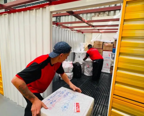 Qual o melhor guarda-móveis de São Paulo? Conheça a Transmani Mudanças e Self Storage, referência em armazenamento seguro, mudanças e boxes modernos.