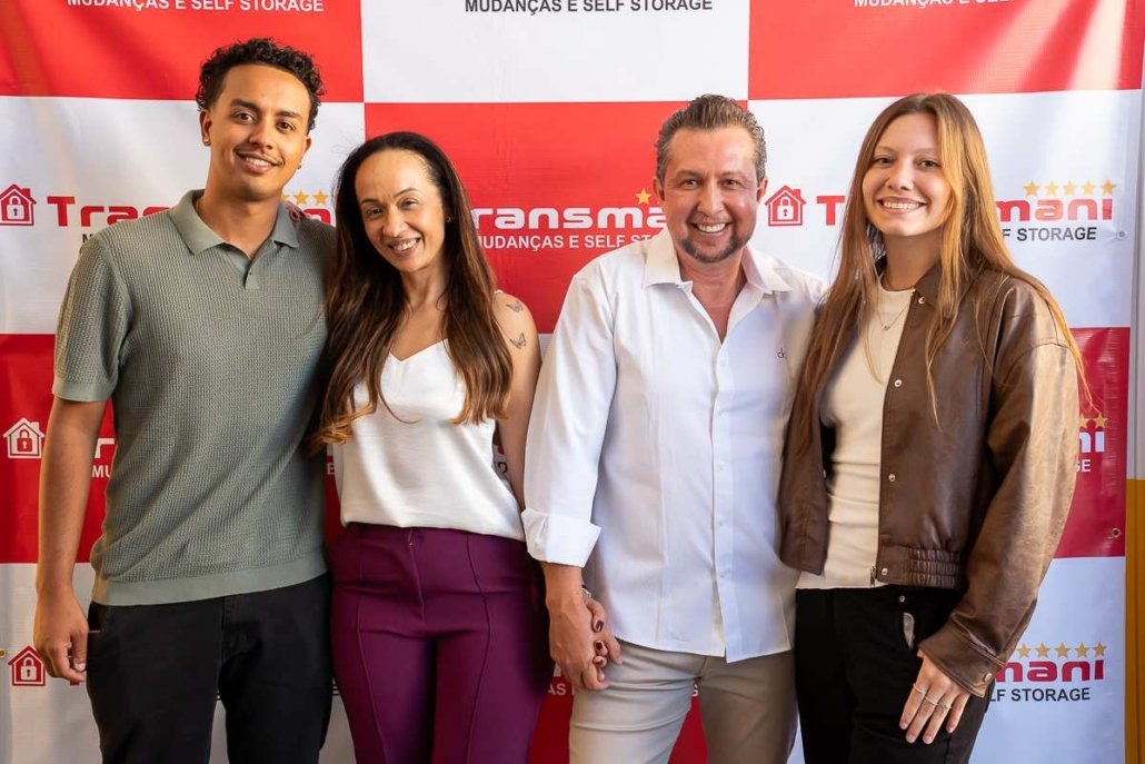 3. Benefícios de unir mudança e self storage Contratar mudança e self storage com a mesma empresa oferece inúmeras vantagens. A principal de