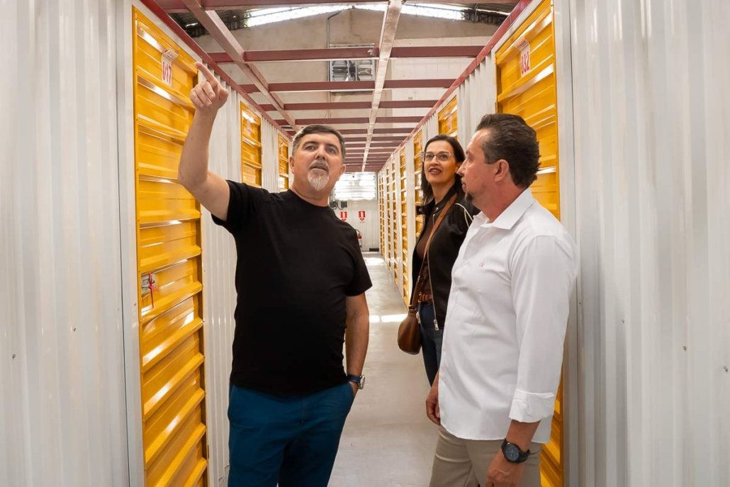 1. Por que a escolha do self storage exige atenção Guardar itens em um self storage costuma envolver objetos de valor prático ou sentimental